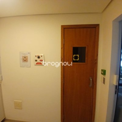 Apartamento com 67m², 2 quartos (sendo 1 suíte), 2 garagens, no bairro Coqueiros em Florianópolis