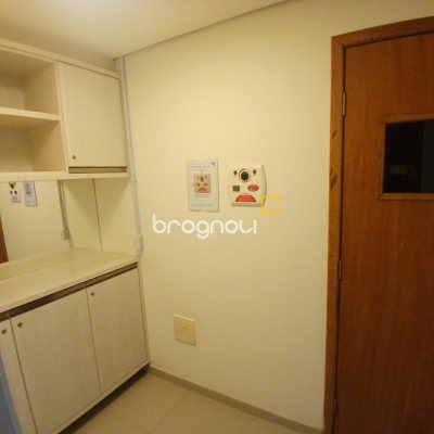 Apartamento com 67m², 2 quartos (sendo 1 suíte), 2 garagens, no bairro Coqueiros em Florianópolis