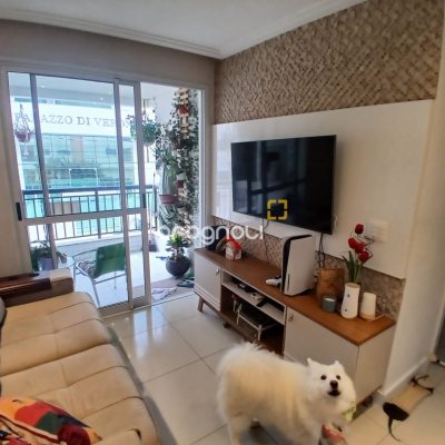 Apartamento com 67m², 2 quartos (sendo 1 suíte), 2 garagens, no bairro Coqueiros em Florianópolis