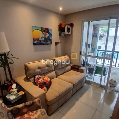 Apartamento com 67m², 2 quartos (sendo 1 suíte), 2 garagens, no bairro Coqueiros em Florianópolis