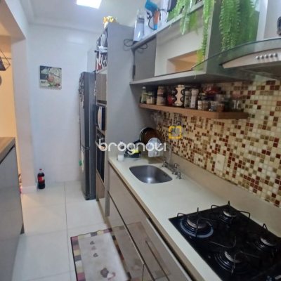 Apartamento com 67m², 2 quartos (sendo 1 suíte), 2 garagens, no bairro Coqueiros em Florianópolis