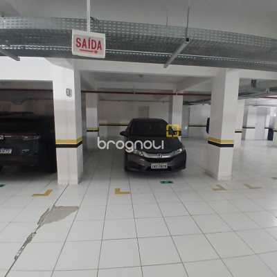Apartamento com 67m², 2 quartos (sendo 1 suíte), 2 garagens, no bairro Coqueiros em Florianópolis