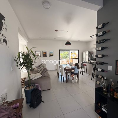 Casa de Condomínio com 180m², 4 quartos (sendo 1 suíte), 2 garagens, no bairro Campeche em Florianópolis