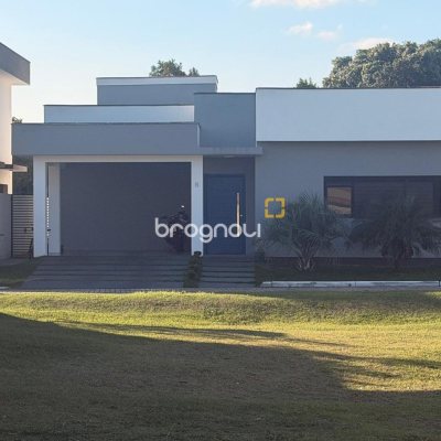 Casa de Condomínio com 180m², 4 quartos (sendo 1 suíte), 2 garagens, no bairro Campeche em Florianópolis