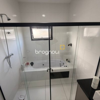 Casa de Condomínio com 180m², 4 quartos (sendo 1 suíte), 2 garagens, no bairro Campeche em Florianópolis