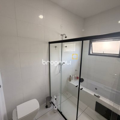 Casa de Condomínio com 180m², 4 quartos (sendo 1 suíte), 2 garagens, no bairro Campeche em Florianópolis