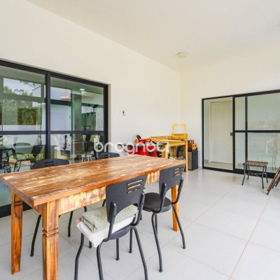 Casa de Condomínio com 180m², 4 quartos (sendo 1 suíte), 2 garagens, no bairro Campeche em Florianópolis