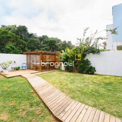 Casa de Condomínio com 180m², 4 quartos (sendo 1 suíte), 2 garagens, no bairro Campeche em Florianópolis