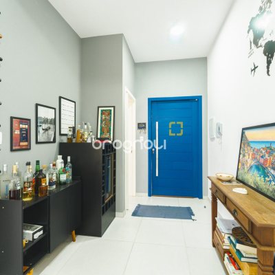Casa de Condomínio com 180m², 4 quartos (sendo 1 suíte), 2 garagens, no bairro Campeche em Florianópolis
