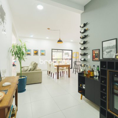 Casa de Condomínio com 180m², 4 quartos (sendo 1 suíte), 2 garagens, no bairro Campeche em Florianópolis