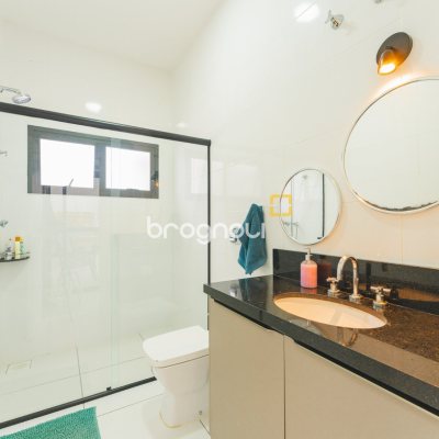 Casa de Condomínio com 180m², 4 quartos (sendo 1 suíte), 2 garagens, no bairro Campeche em Florianópolis