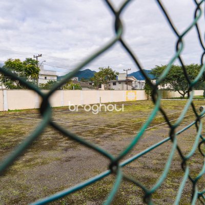 Casa de Condomínio com 180m², 4 quartos (sendo 1 suíte), 2 garagens, no bairro Campeche em Florianópolis