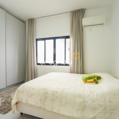 Casa de Condomínio com 180m², 4 quartos (sendo 1 suíte), 2 garagens, no bairro Campeche em Florianópolis