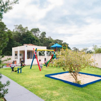 Casa de Condomínio com 180m², 4 quartos (sendo 1 suíte), 2 garagens, no bairro Campeche em Florianópolis