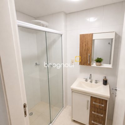 Apartamento com 76m², 2 quartos (sendo 1 suíte), 1 garagem, no bairro Barreiros em São José