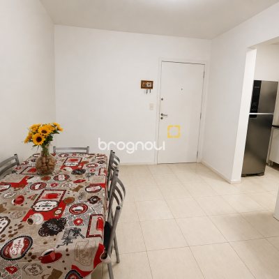 Apartamento com 76m², 2 quartos (sendo 1 suíte), 1 garagem, no bairro Barreiros em São José
