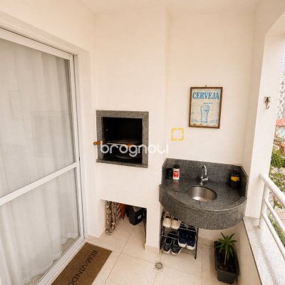 Apartamento com 76m², 2 quartos (sendo 1 suíte), 1 garagem, no bairro Barreiros em São José