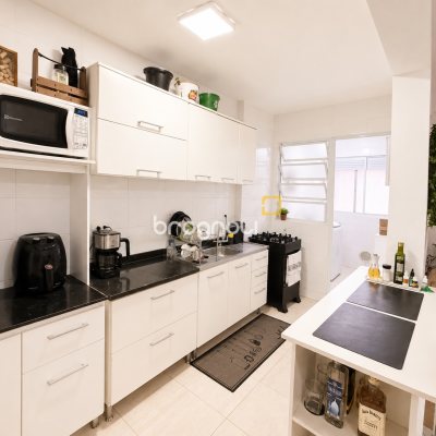 Apartamento com 76m², 2 quartos (sendo 1 suíte), 1 garagem, no bairro Barreiros em São José