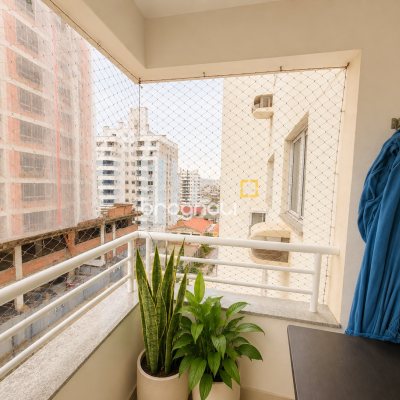 Apartamento com 76m², 2 quartos (sendo 1 suíte), 1 garagem, no bairro Barreiros em São José