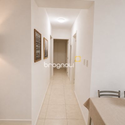 Apartamento com 76m², 2 quartos (sendo 1 suíte), 1 garagem, no bairro Barreiros em São José