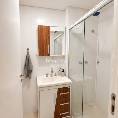 Apartamento com 76m², 2 quartos (sendo 1 suíte), 1 garagem, no bairro Barreiros em São José