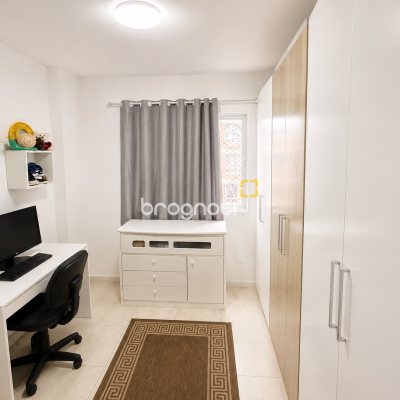 Apartamento com 76m², 2 quartos (sendo 1 suíte), 1 garagem, no bairro Barreiros em São José