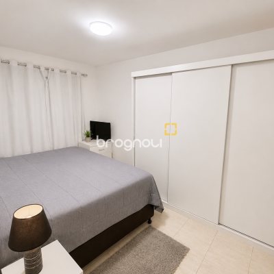 Apartamento com 76m², 2 quartos (sendo 1 suíte), 1 garagem, no bairro Barreiros em São José