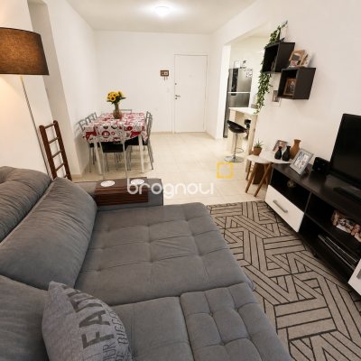 Apartamento com 76m², 2 quartos (sendo 1 suíte), 1 garagem, no bairro Barreiros em São José