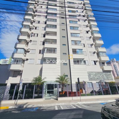 Apartamento com 100m², 3 quartos (sendo 1 suíte), 1 garagem, no bairro Campinas em São José