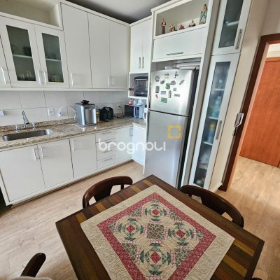 Apartamento com 100m², 3 quartos (sendo 1 suíte), 1 garagem, no bairro Campinas em São José