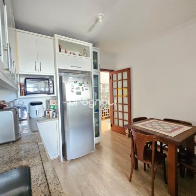 Apartamento com 100m², 3 quartos (sendo 1 suíte), 1 garagem, no bairro Campinas em São José