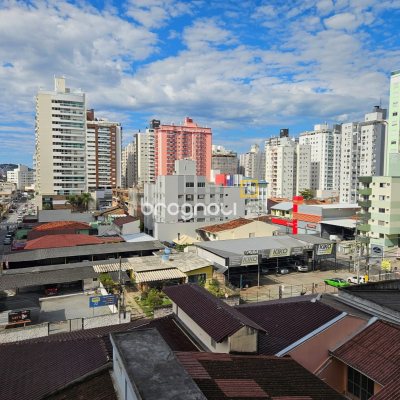 Apartamento com 100m², 3 quartos (sendo 1 suíte), 1 garagem, no bairro Campinas em São José