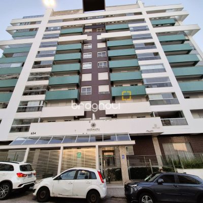 Apartamento com 90m², 3 quartos (sendo 1 suíte), 2 garagens, no bairro Barreiros em São José
