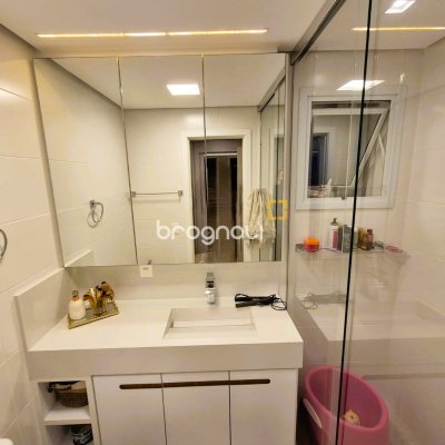 Apartamento com 90m², 3 quartos (sendo 1 suíte), 2 garagens, no bairro Barreiros em São José