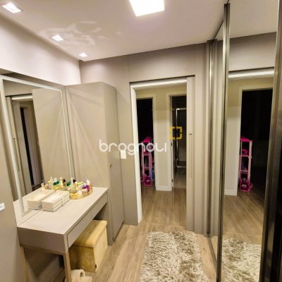 Apartamento com 90m², 3 quartos (sendo 1 suíte), 2 garagens, no bairro Barreiros em São José