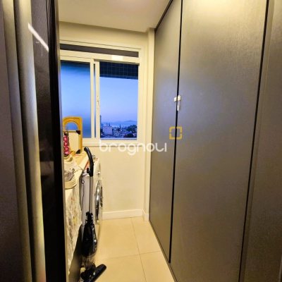Apartamento com 90m², 3 quartos (sendo 1 suíte), 2 garagens, no bairro Barreiros em São José