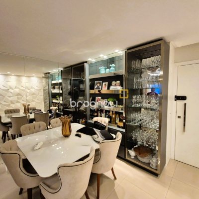 Apartamento com 90m², 3 quartos (sendo 1 suíte), 2 garagens, no bairro Barreiros em São José