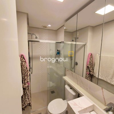 Apartamento com 90m², 3 quartos (sendo 1 suíte), 2 garagens, no bairro Barreiros em São José