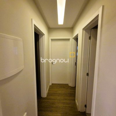 Apartamento com 90m², 3 quartos (sendo 1 suíte), 2 garagens, no bairro Barreiros em São José