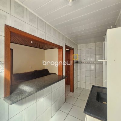 Apartamento com 40m², 2 quartos, 1 garagem, no bairro Praia Comprida em São José