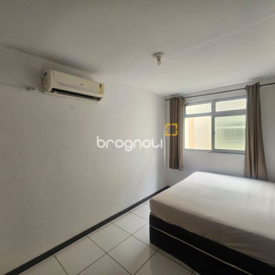 Apartamento com 40m², 2 quartos, 1 garagem, no bairro Praia Comprida em São José