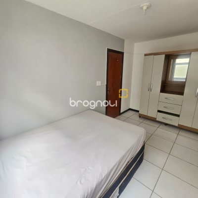 Apartamento com 40m², 2 quartos, 1 garagem, no bairro Praia Comprida em São José