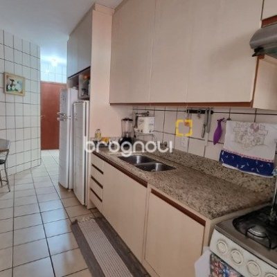 Apartamento com 111m², 3 quartos (sendo 1 suíte), 1 garagem, no bairro Trindade em Florianópolis