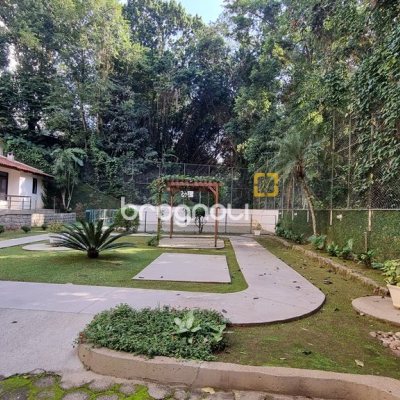 Apartamento com 111m², 3 quartos (sendo 1 suíte), 1 garagem, no bairro Trindade em Florianópolis