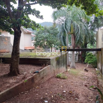 Casa com 305m², 3 quartos (sendo 2 suítes), 3 garagens, no bairro Ingleses do Rio Vermelho em Florianópolis