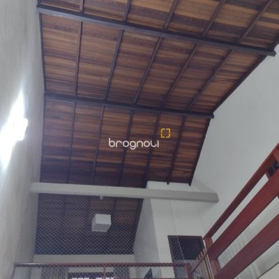 Casa com 305m², 3 quartos (sendo 2 suítes), 3 garagens, no bairro Ingleses do Rio Vermelho em Florianópolis