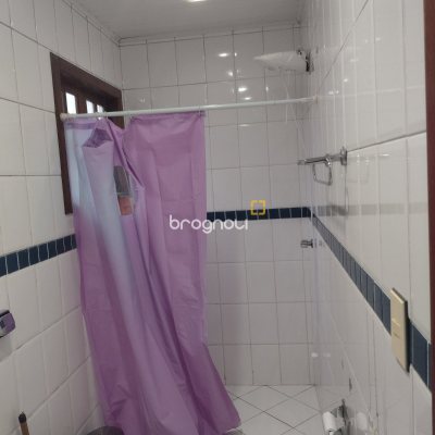 Casa com 305m², 3 quartos (sendo 2 suítes), 3 garagens, no bairro Ingleses do Rio Vermelho em Florianópolis
