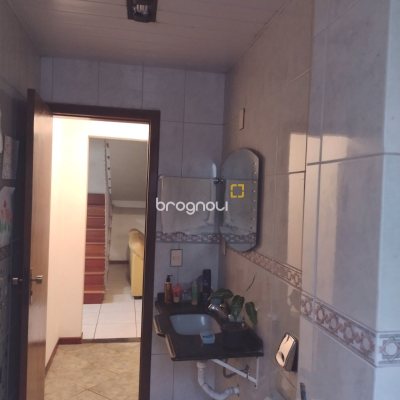 Casa com 305m², 3 quartos (sendo 2 suítes), 3 garagens, no bairro Ingleses do Rio Vermelho em Florianópolis