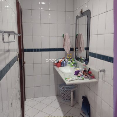 Casa com 305m², 3 quartos (sendo 2 suítes), 3 garagens, no bairro Ingleses do Rio Vermelho em Florianópolis