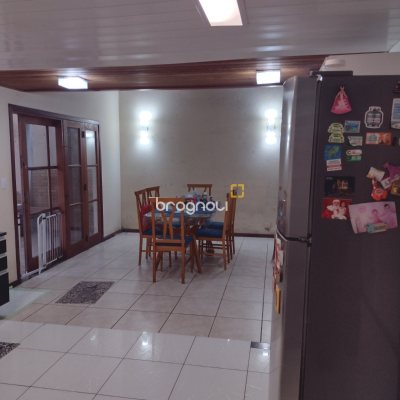 Casa com 305m², 3 quartos (sendo 2 suítes), 3 garagens, no bairro Ingleses do Rio Vermelho em Florianópolis